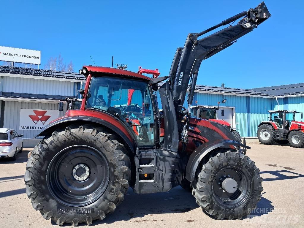 Valtra T215 Versu Traktorer