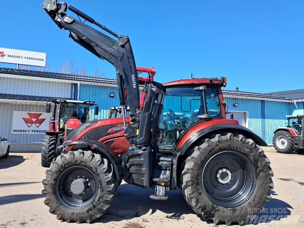 Valtra T215 Versu Traktorer