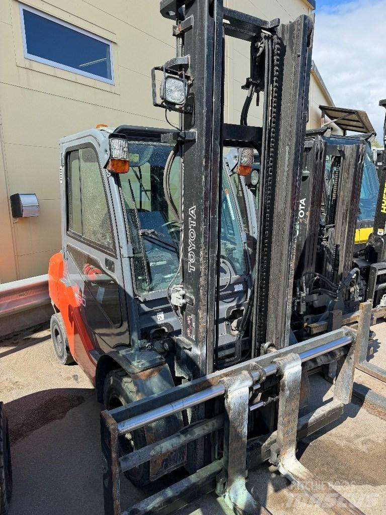 Toyota 02-8FDF30 Diesel Trucker
