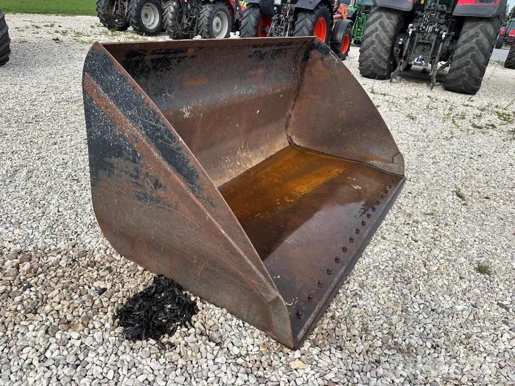  ŁYŻKA MANITOU 2,4 M Annet laste- og graveutstyr