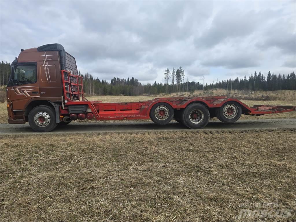 Volvo FM12 8x2 Spesialbiler for transport av skogsmaskiner