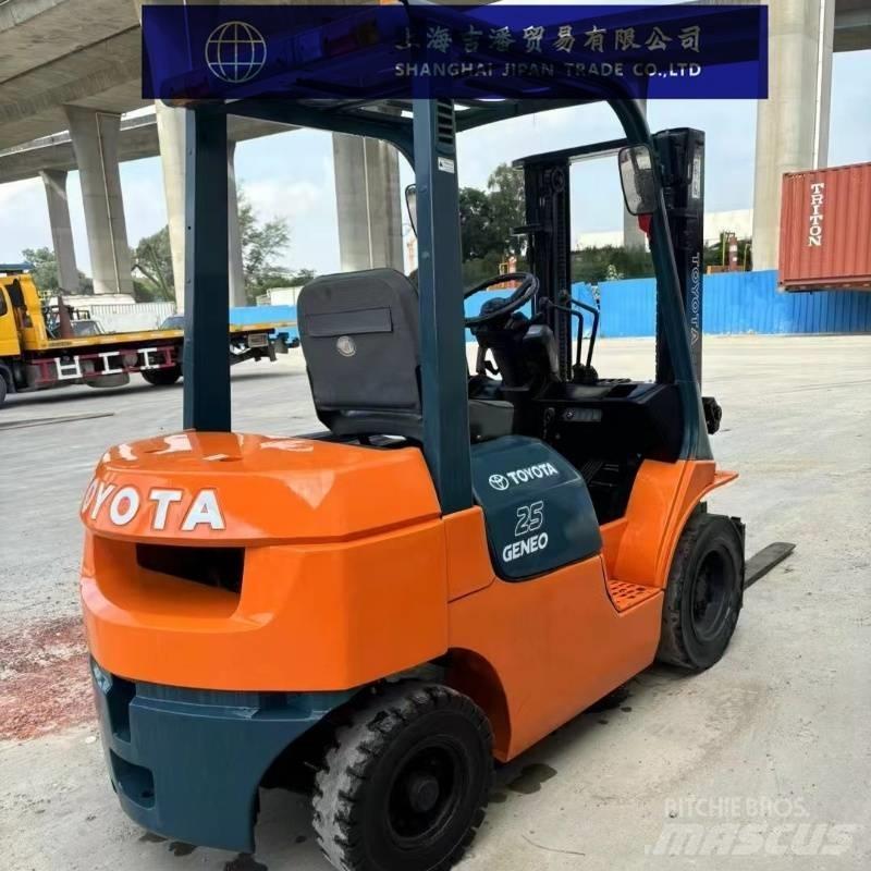 Toyota 25 Diesel Trucker