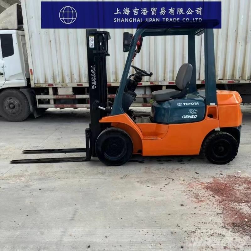 Toyota 25 Diesel Trucker