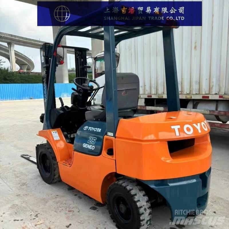 Toyota 25 Diesel Trucker