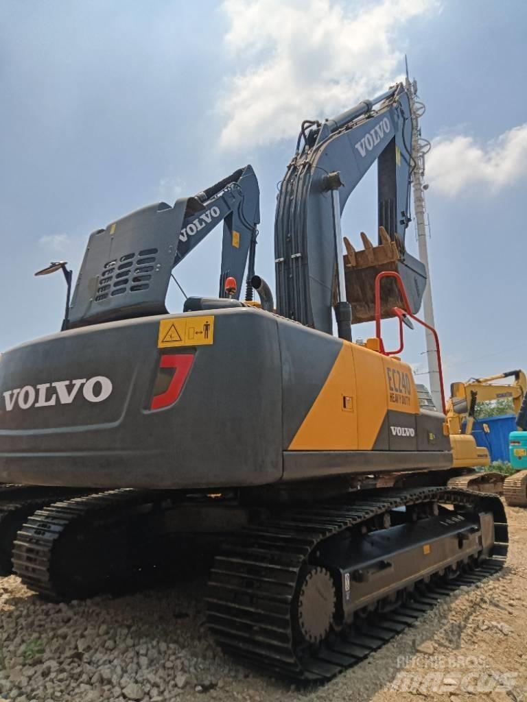 Volvo EC 240 Beltegraver