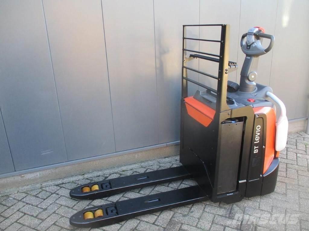 Toyota LPE 200 Lavtløftende truck med platform