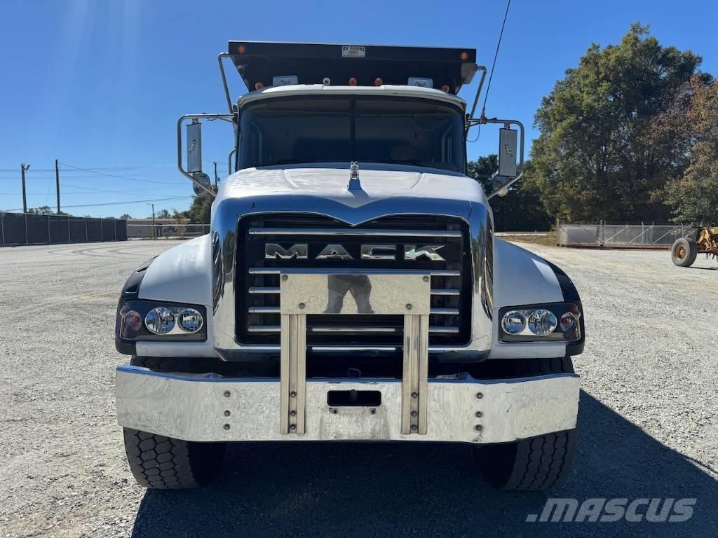 Mack GU713 Tippbil