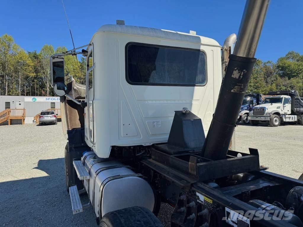 Mack GU713 Tippbil