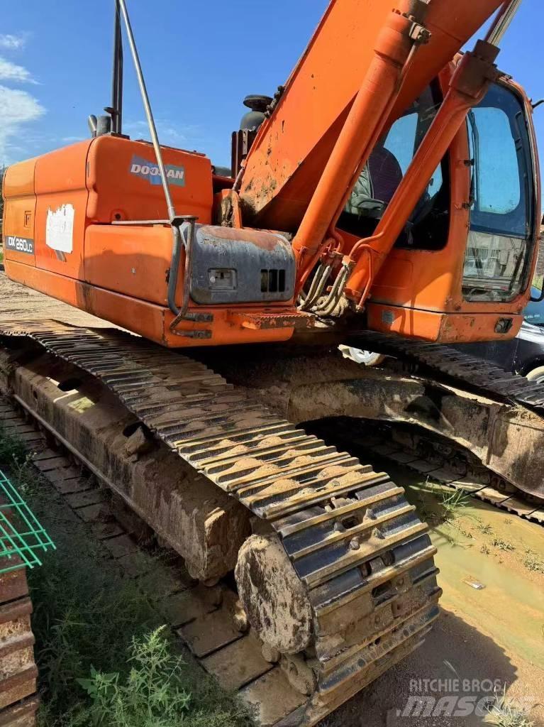Doosan DX 260LC Beltegraver