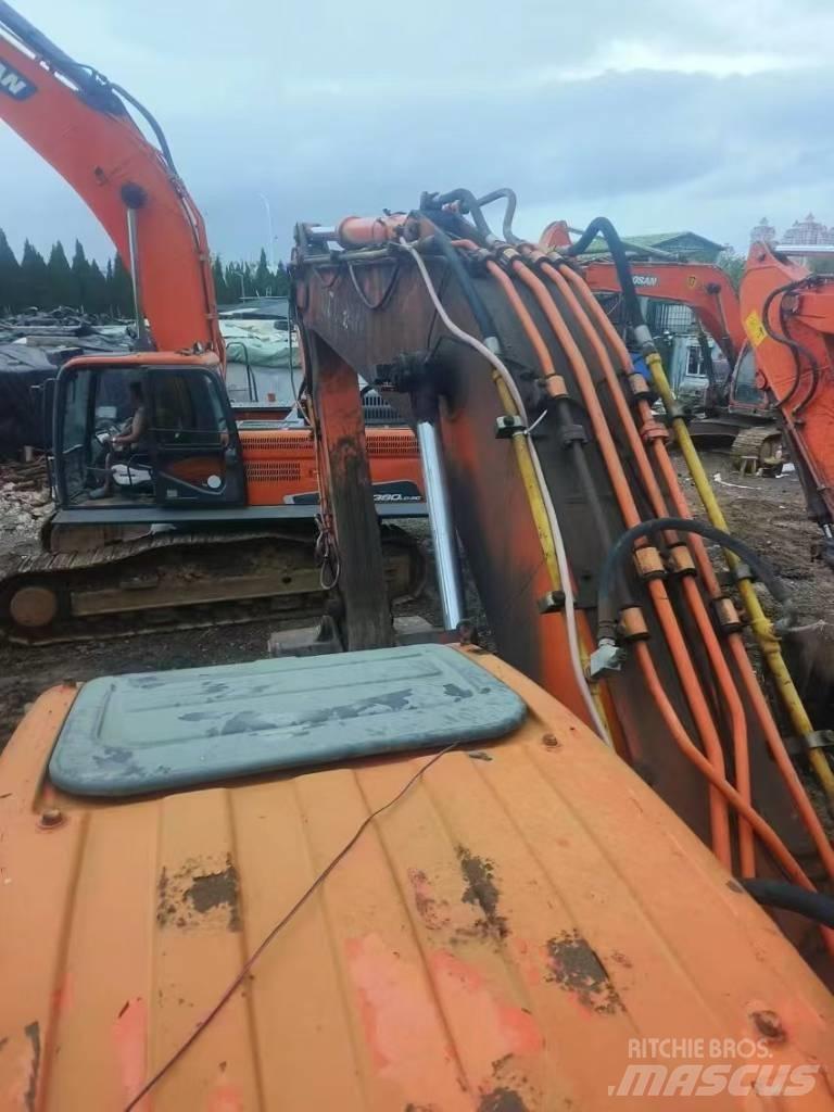 Doosan DX 260LC Beltegraver