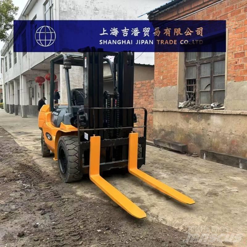 Toyota 5 ton Diesel Trucker