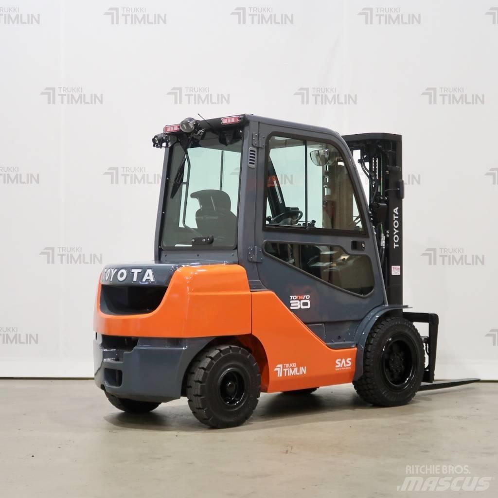 Toyota 02-8FDF30 Diesel Trucker