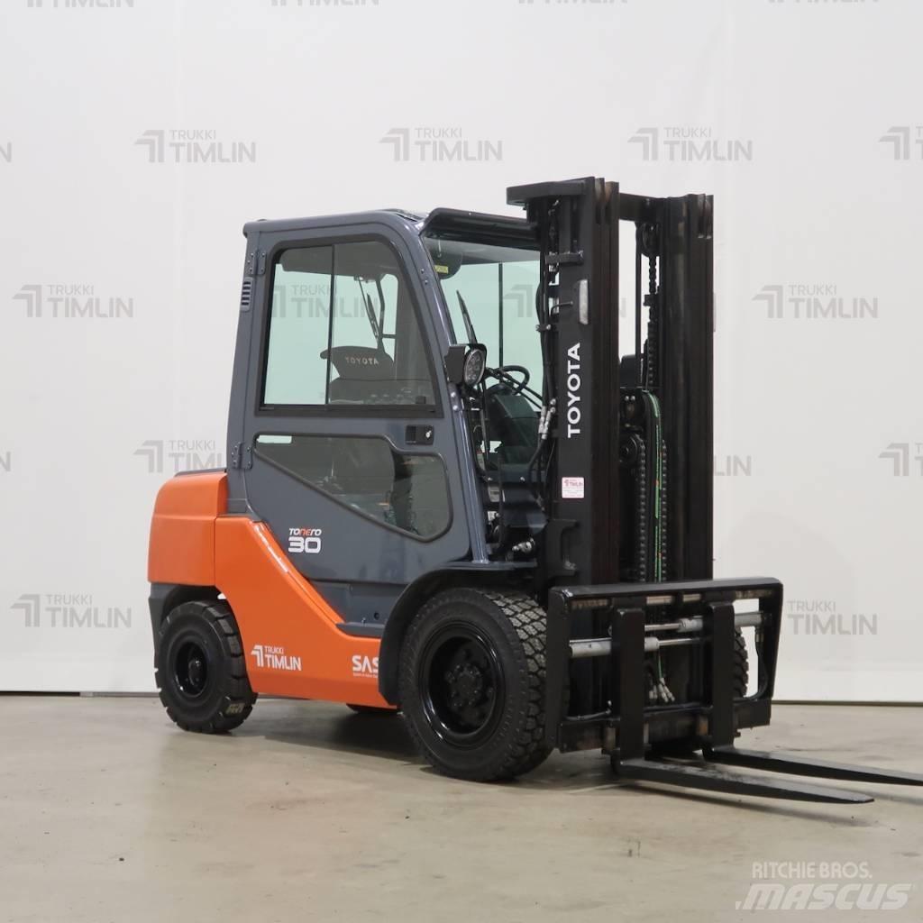 Toyota 02-8FDF30 Diesel Trucker