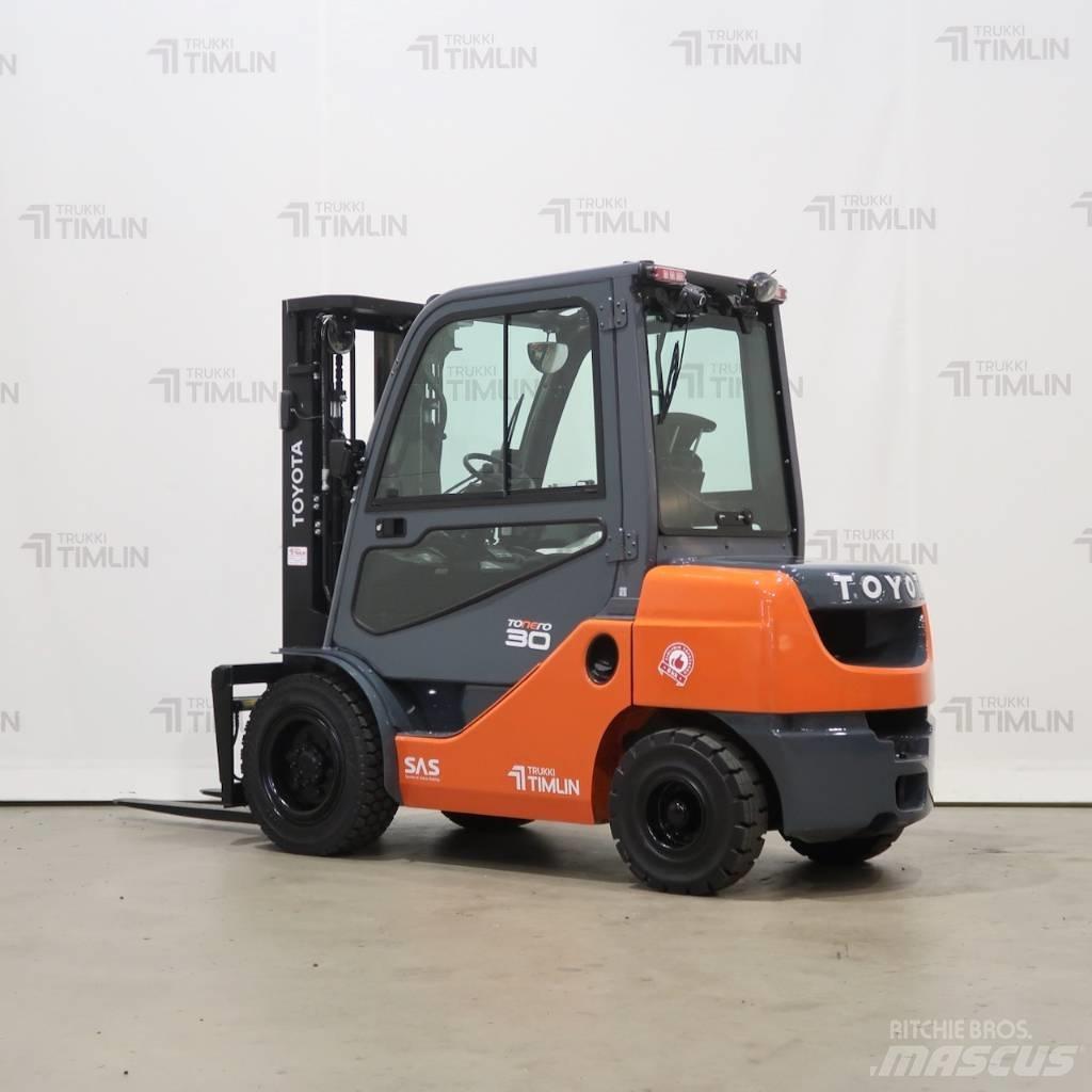 Toyota 02-8FDF30 Diesel Trucker