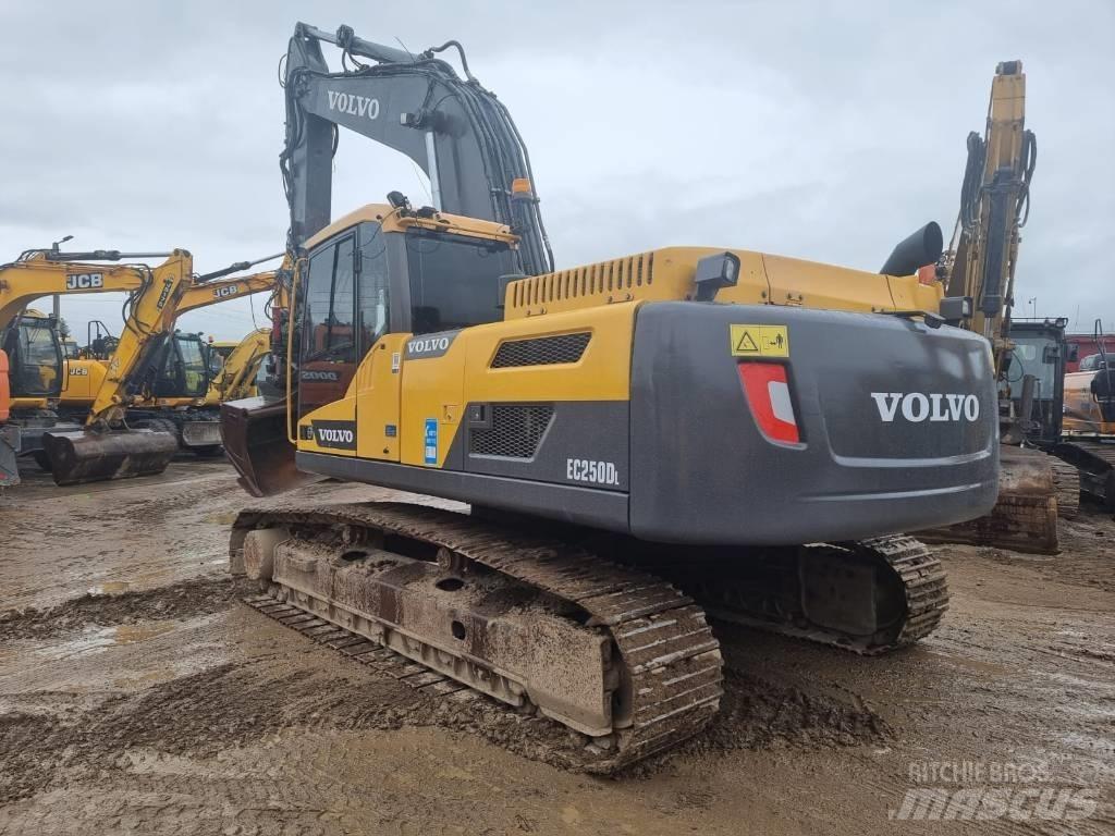 Volvo EC 250 D L Beltegraver
