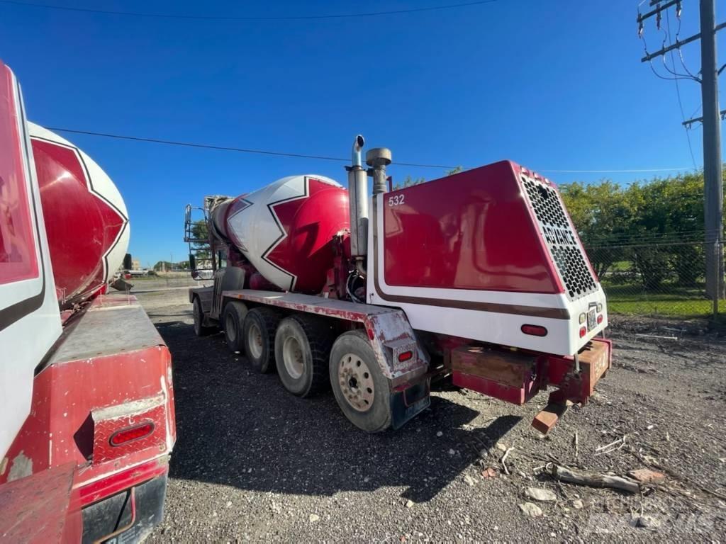 Advance Mixer Andre lastebiler