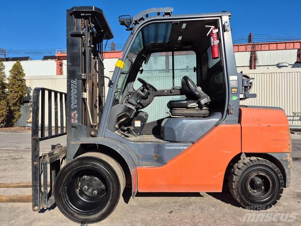 Toyota 8 FGU 30 Gaffeltrucker - Annet