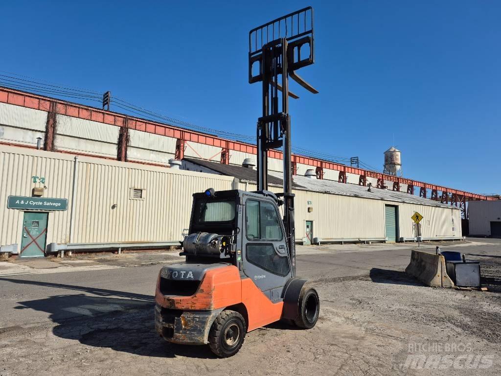 Toyota 8 FGU 30 Gaffeltrucker - Annet