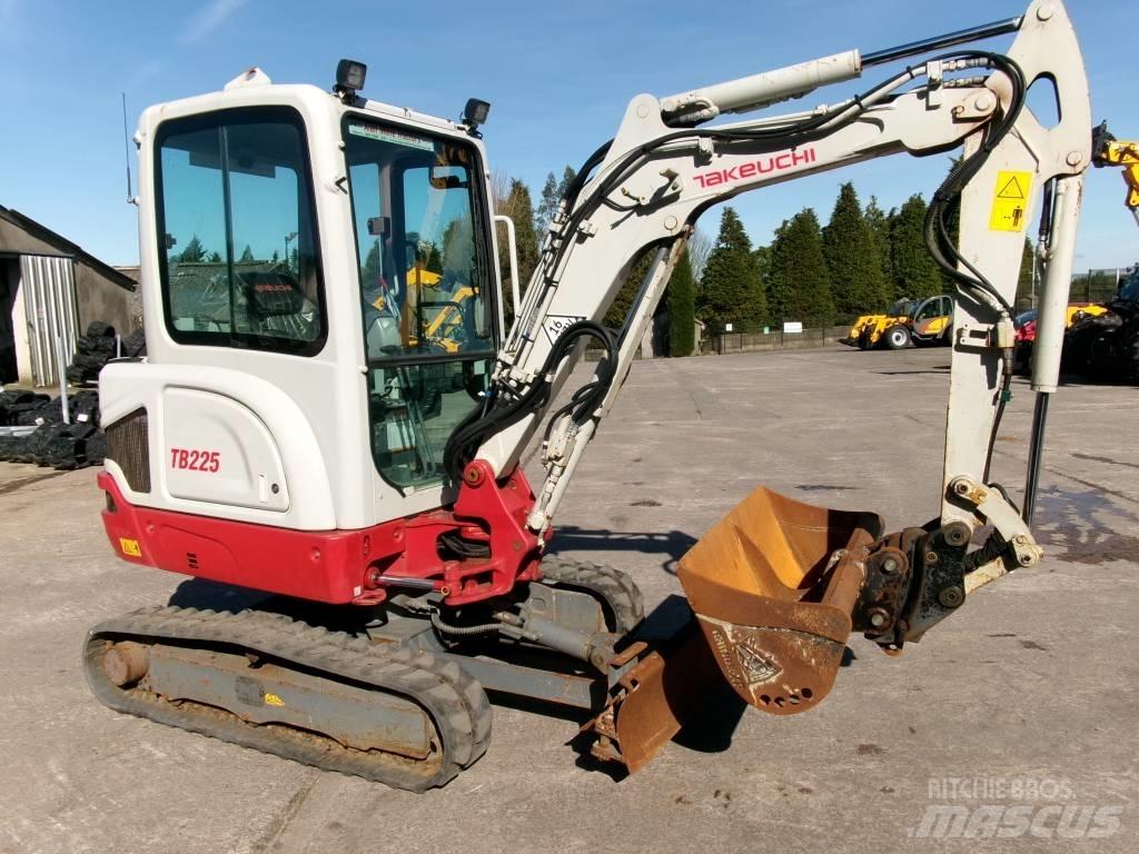 Takeuchi TB 225 Minigravere <7t