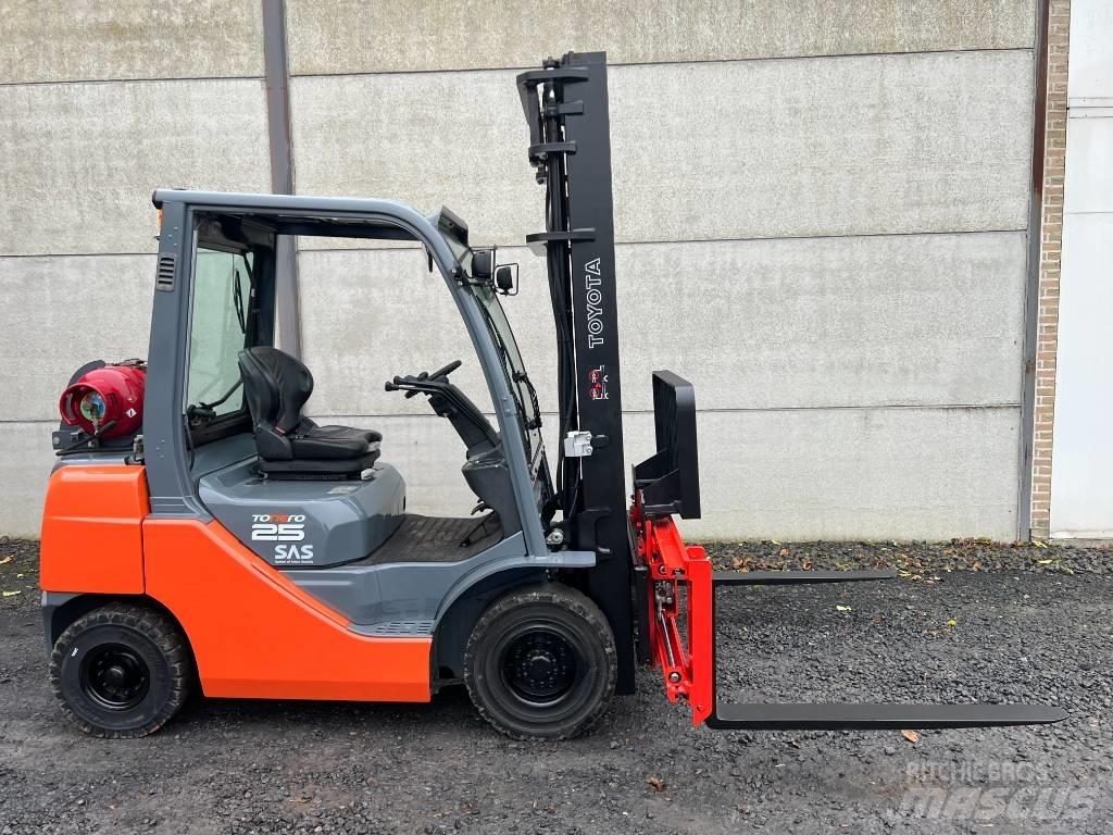 Toyota 02-8 FGF 25 Propan trucker