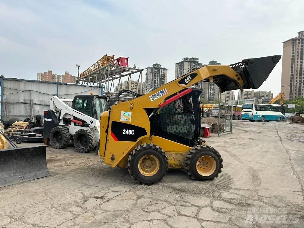 CAT 246 C Kompaktlastere