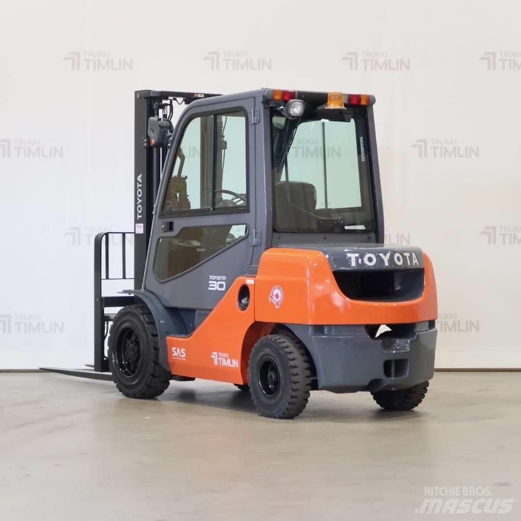 Toyota 02-8FDF30 Diesel Trucker