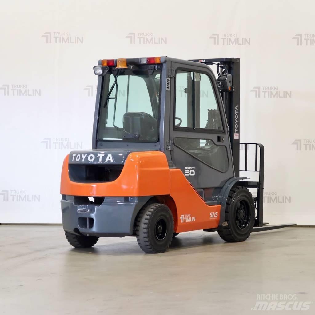 Toyota 02-8FDF30 Diesel Trucker