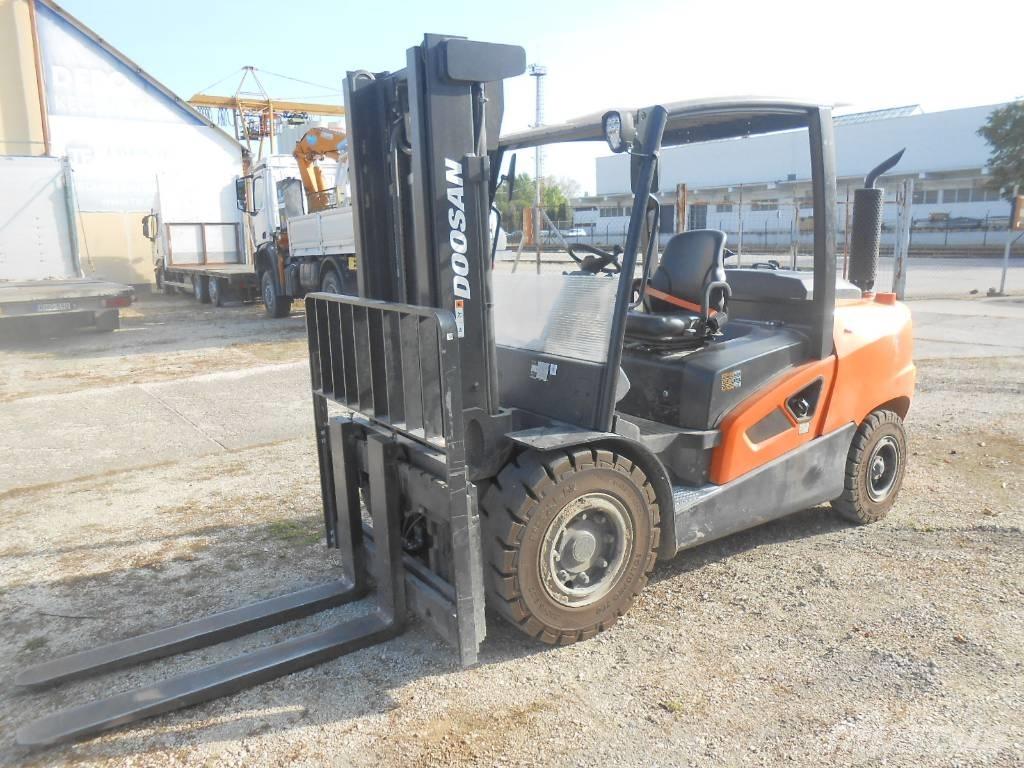 Doosan D50 SC-09 Diesel Trucker