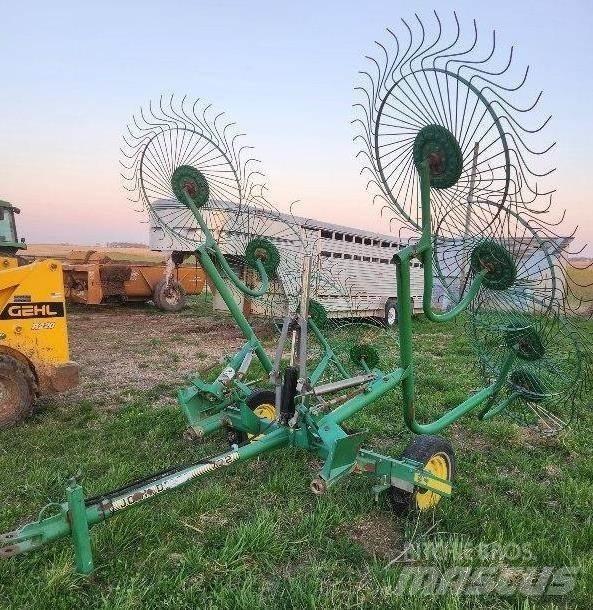 John Deere 702 Raker og høyvendere