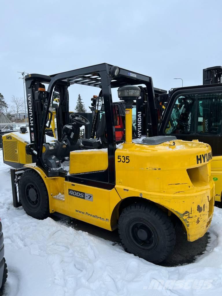 Hyundai 40DS-7 Diesel Trucker