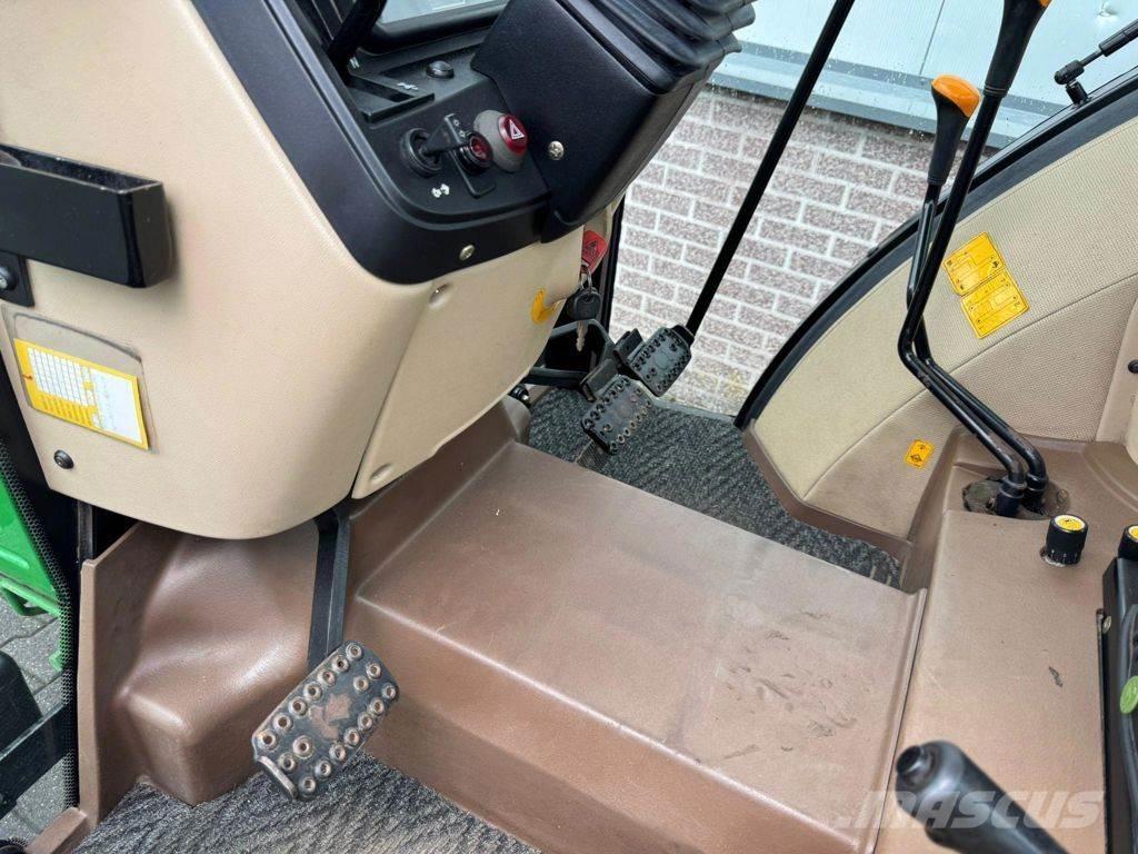 John Deere 5215 Personbiler