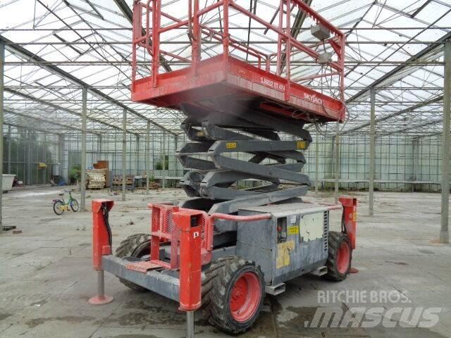 SkyJack SJ 6832 RT Sakselifter
