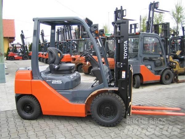Toyota 02-8FG25 Propan trucker