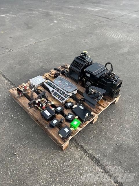 Doosan DL 400 Lys - Elektronikk