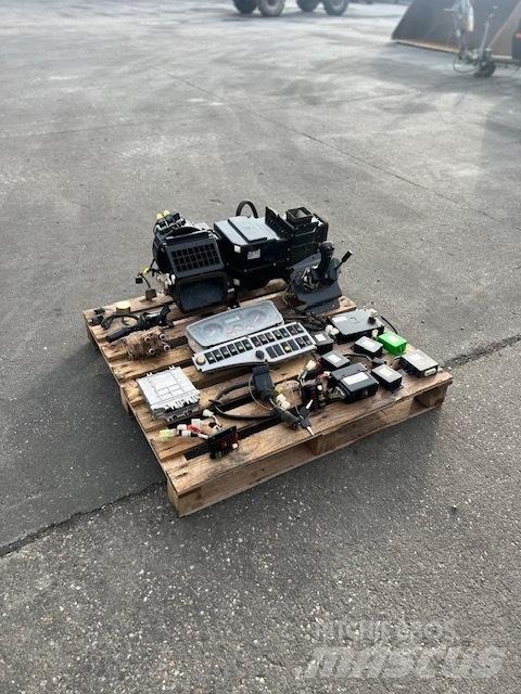 Doosan DL 400 Lys - Elektronikk