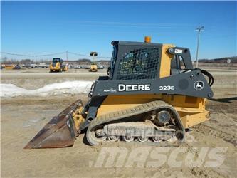 John Deere 323E Kompaktlastere