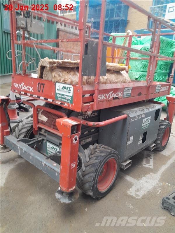 SkyJack 6832 RT Sakselifter
