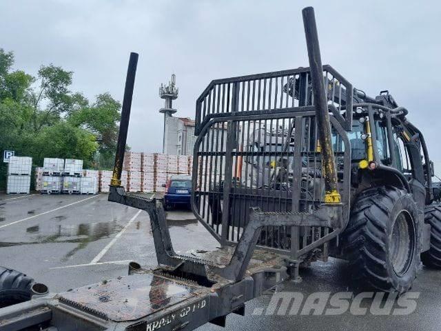 Valtra N153 Traktor med skogsutstyr