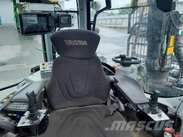 Valtra N153 Traktor med skogsutstyr