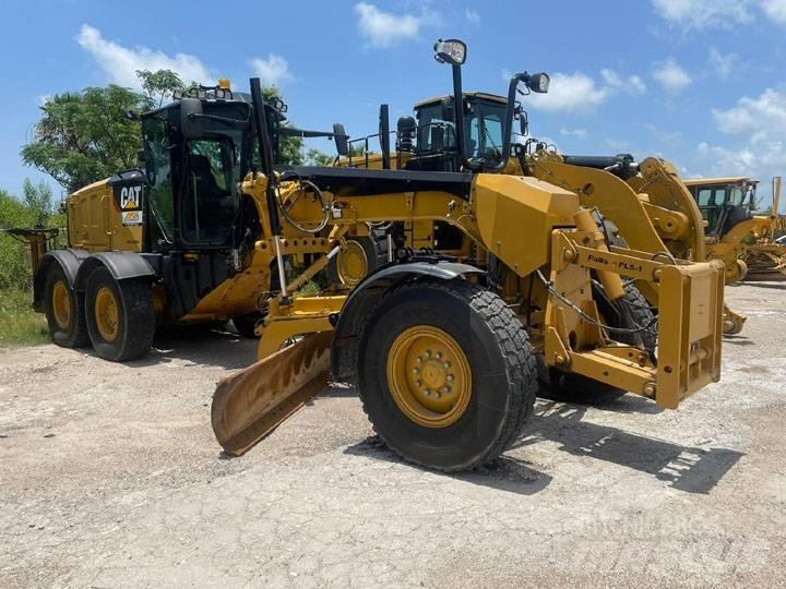 CAT 12 M 3 Veihøvler