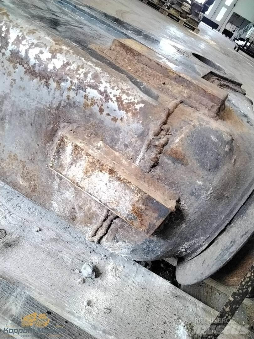 Komatsu 105F Lassbærere
