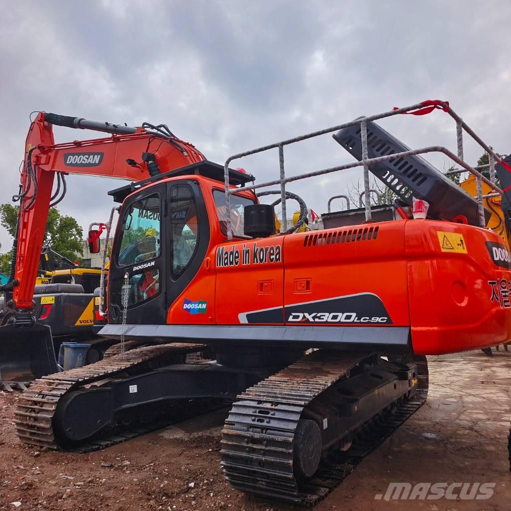 Doosan DX 300LC Beltegraver