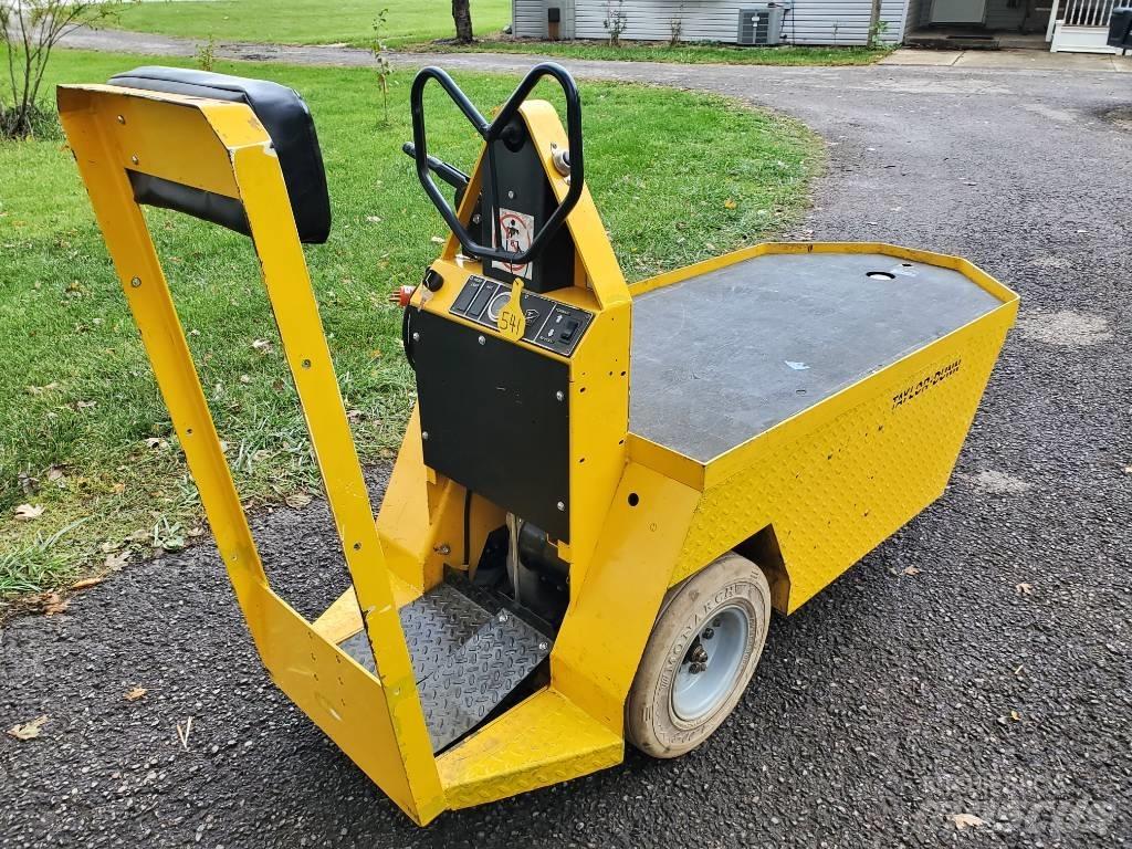 Taylor-Dunn SC090 Tauetraktor