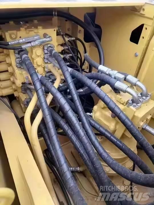 Komatsu PC200 Beltegraver