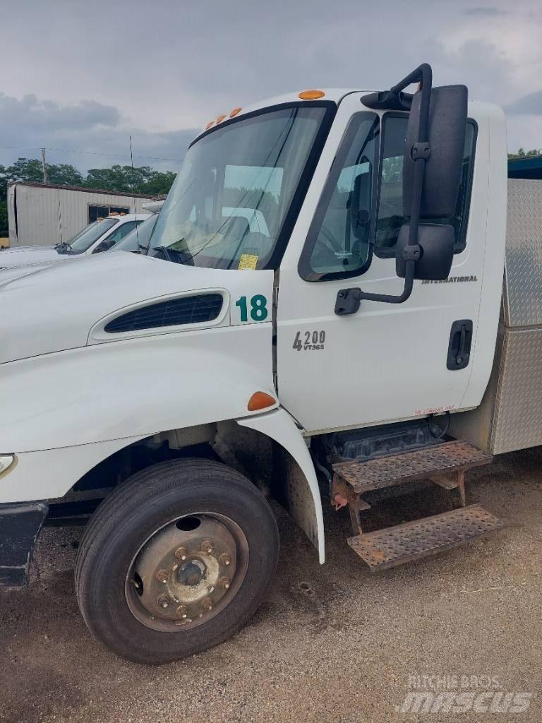 International 4200 Tippbil