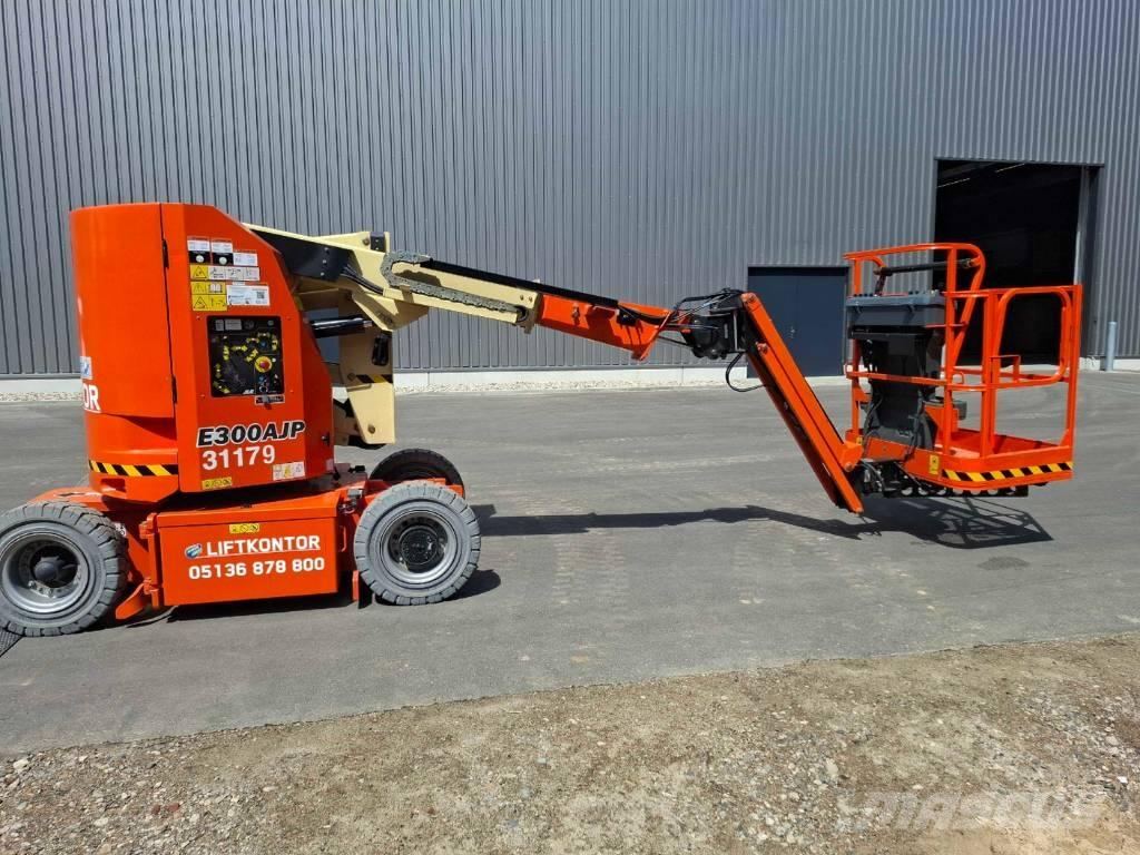 JLG E 300 AJP Leddede bomlifter