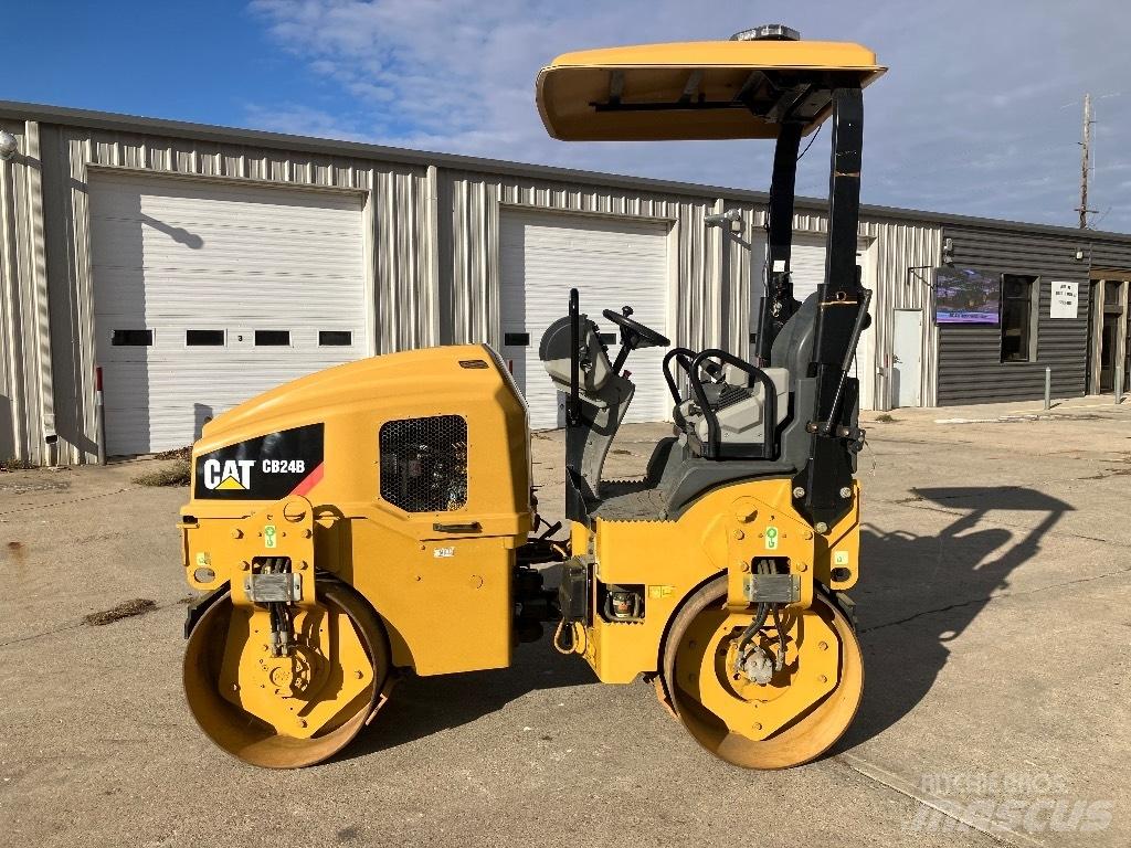CAT CB 24 B Tandem Valser