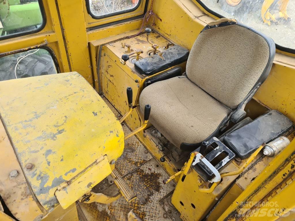 Komatsu D 85-18 Dozere Beltegående
