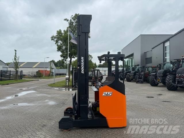 Doosan BR 25 JW-9 Skyvemasttruck