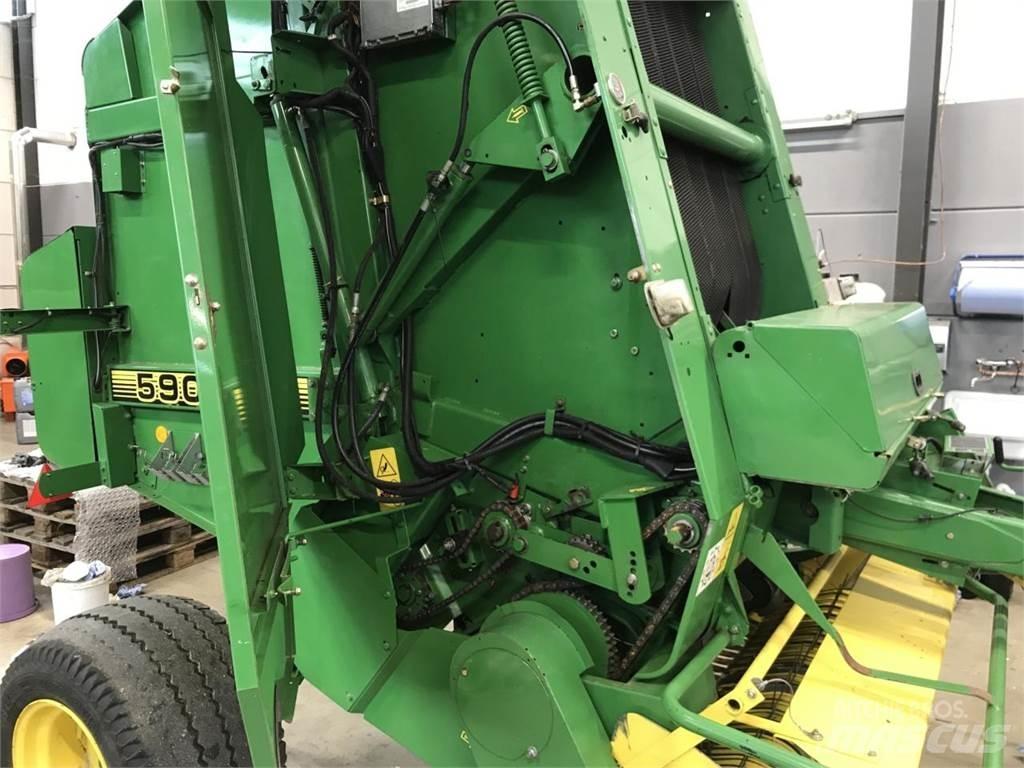 John Deere 590 Firkantpresser